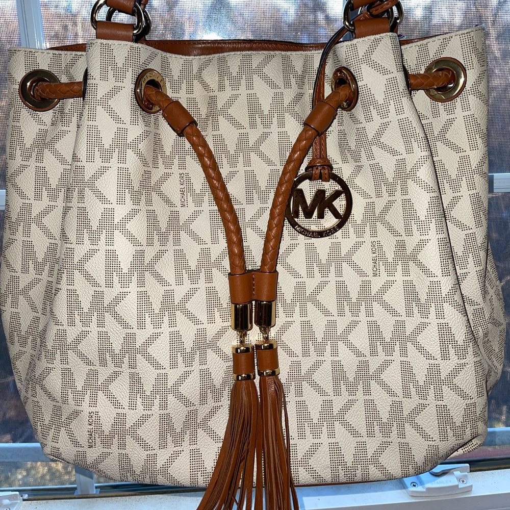 Michael Kors Roped Bucket Bag!!!